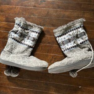 muk luks size 11  sweater boots shoes womens gray slippers eight